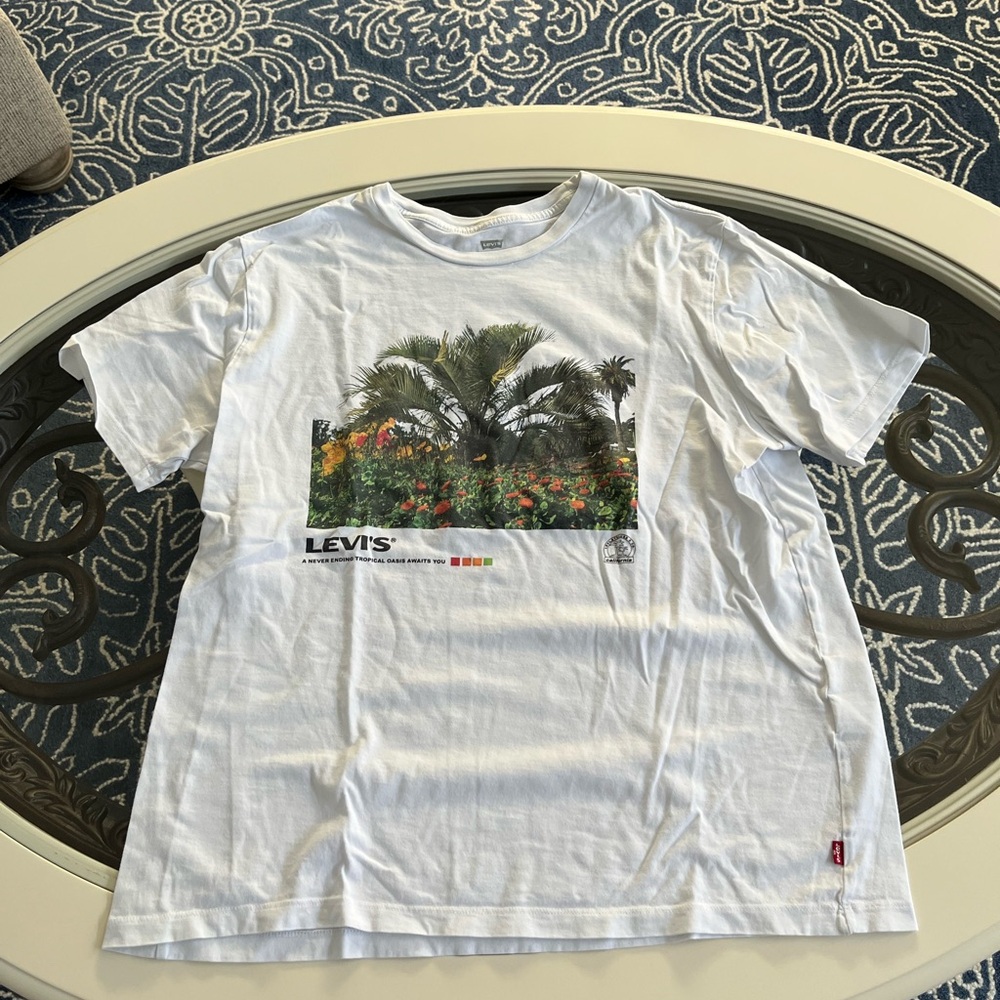 Levi's Classic White Tee with Red Tag